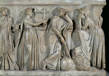 Sarcófago das Musas, detalhe representando Terpsichore, Urania e Melpomene, c.160 AD (mármore)